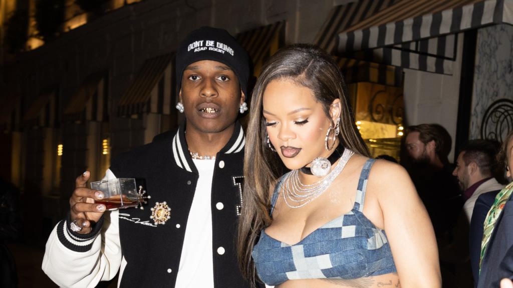 Rihanna con un choker de 600.000 euros.