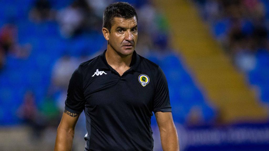 El entrenador del equipo blanquiazul en el Rico Pérez.
