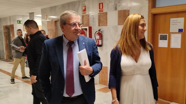 El secretario de Estado de Memoria Democrática, Fernando Martínez, junto a la delegada del Gobierno en Castilla y León, Virginia Barcones, este jueves en Valladolid.