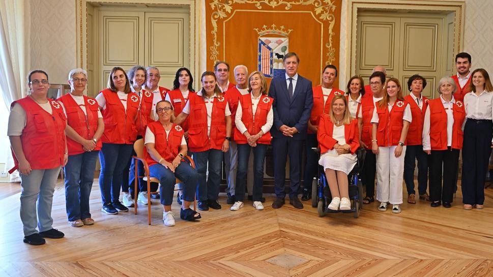 El alcalde de Salamanca recibe a los voluntarios de Cruz Roja