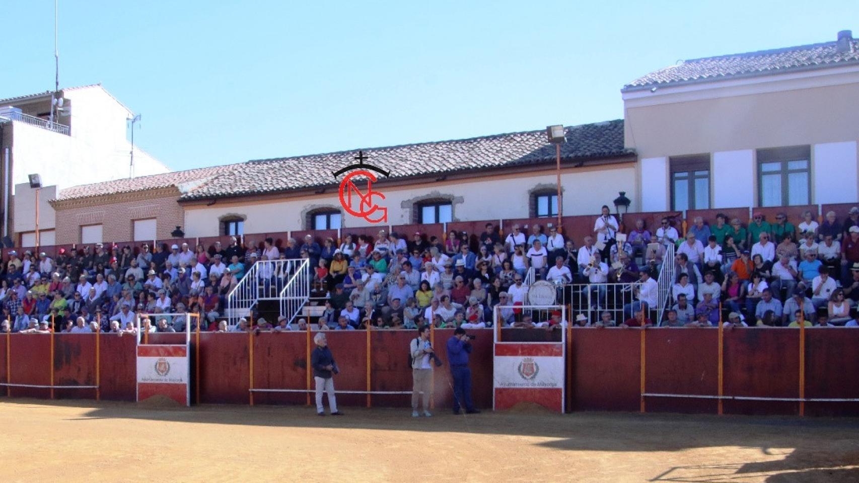 La corrida de toros en Mayorga, en imágenes