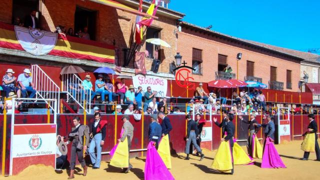 Paseíllo en el festival taurino de Mayorga