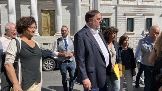 Oriol Junqueras, presidente de ERC, a las puertas del Congreso, este jueves, en Madrid.