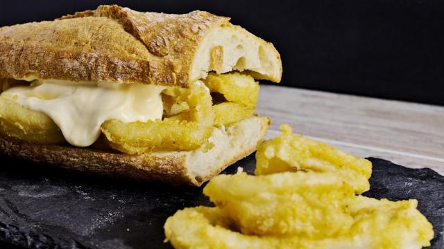 Lhardy tiene el bocadillo de calamares más exclusivo de Madrid.