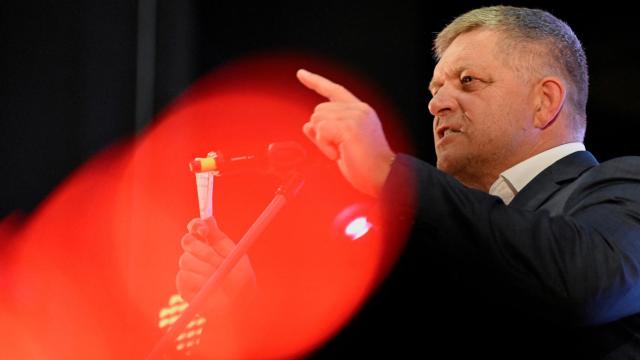 Robert Fico, ex primer ministro eslovaco y líder del partido SMER-SSD, en un mitin el pasado 14 de septiembre.