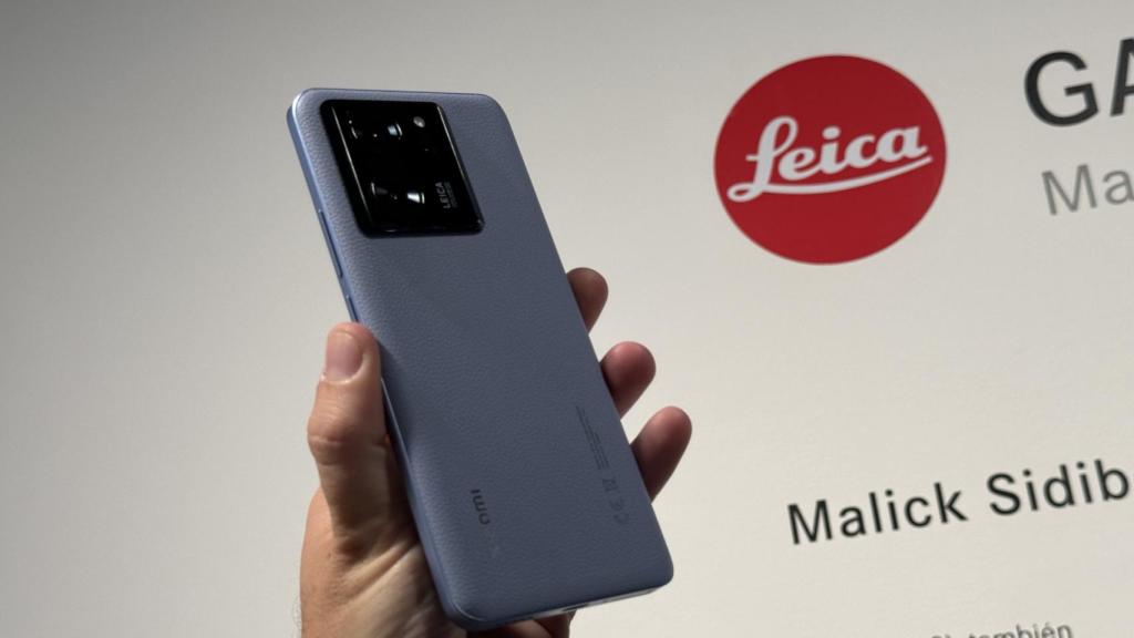 Xiaomi 13T y logo de Leica.