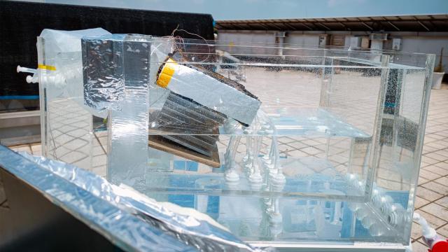 Una de las pruebas del nuevo sistema de desalinización