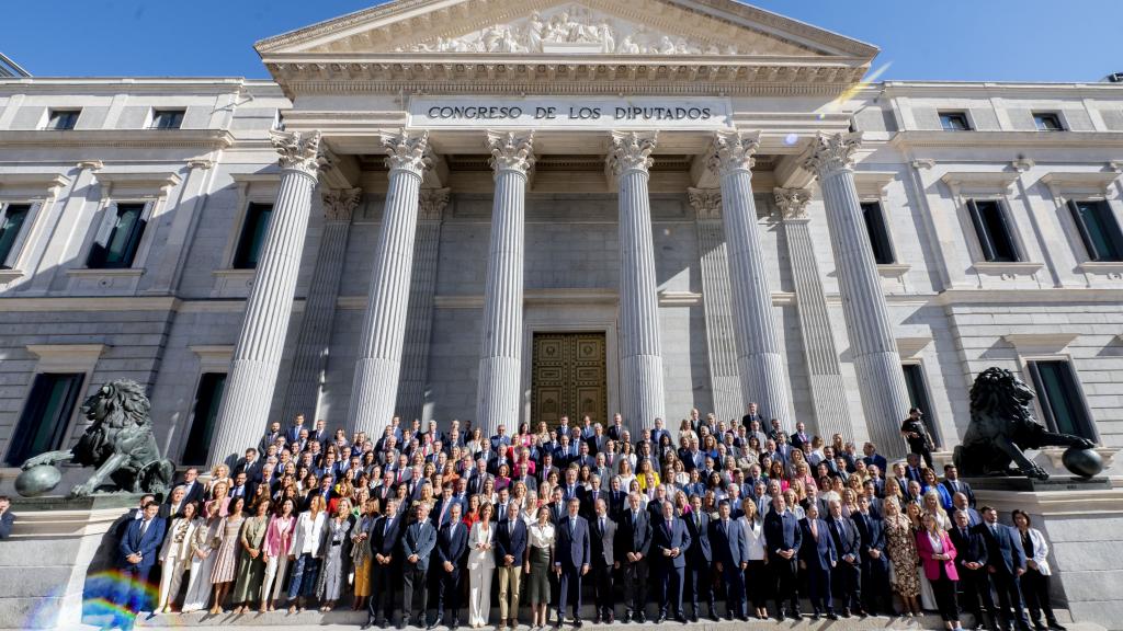 Foto de familia de todos los diputados y senadores del PP.