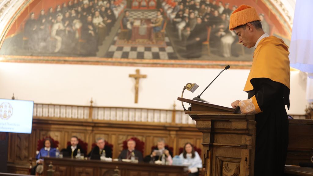 El profesor de la Facultad de Ciencias del Seguro, Jurídicas y de la Empresa y provicerrector de Relaciones Institucionales y Cooperación, Luis Rivas Herrero, ha pronunciado la lección inaugural