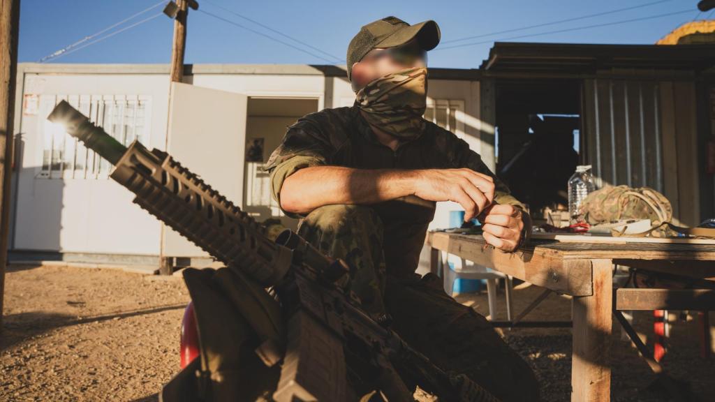 El instructor, veterano de operaciones especiales, conversa con EL ESPAÑOL.