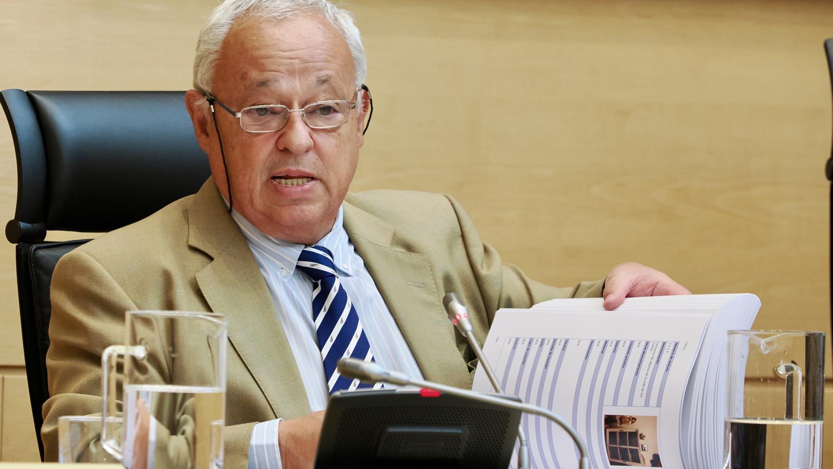 El consejero de Cultura, Gonzalo Santonja, durante su intervención en la Comisión de Cultura, Turismo y Deporte de las Cortes, este viernes.