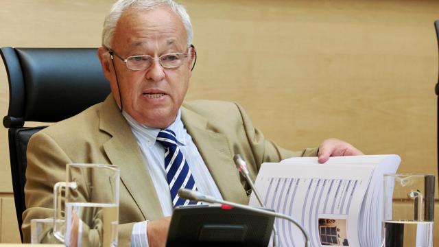 El consejero de Cultura, Gonzalo Santonja, durante su intervención en la Comisión de Cultura, Turismo y Deporte de las Cortes, este viernes.