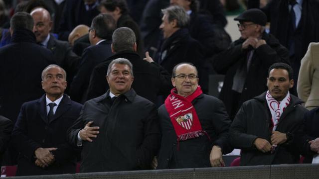 Pepe Castro y Joan Laporta, en el palco de autoridades