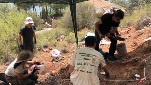 Los investigadores trabajando en el yacimiento de Ruidera-Los Villares.
