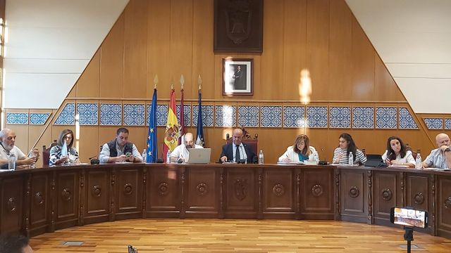 Pleno del Ayuntamiento de Mora (Toledo).