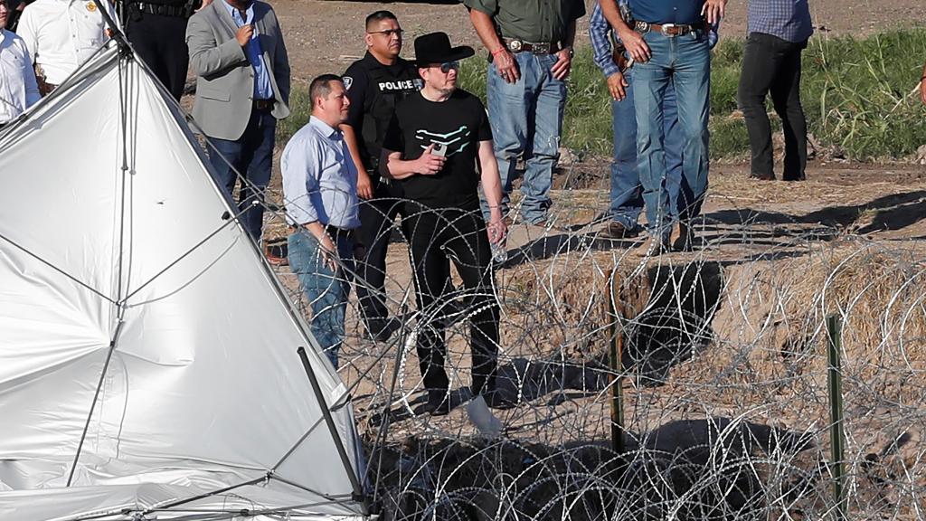 Elon Musk este jueves en la frontera entre Estados Unidos y México en Texas.
