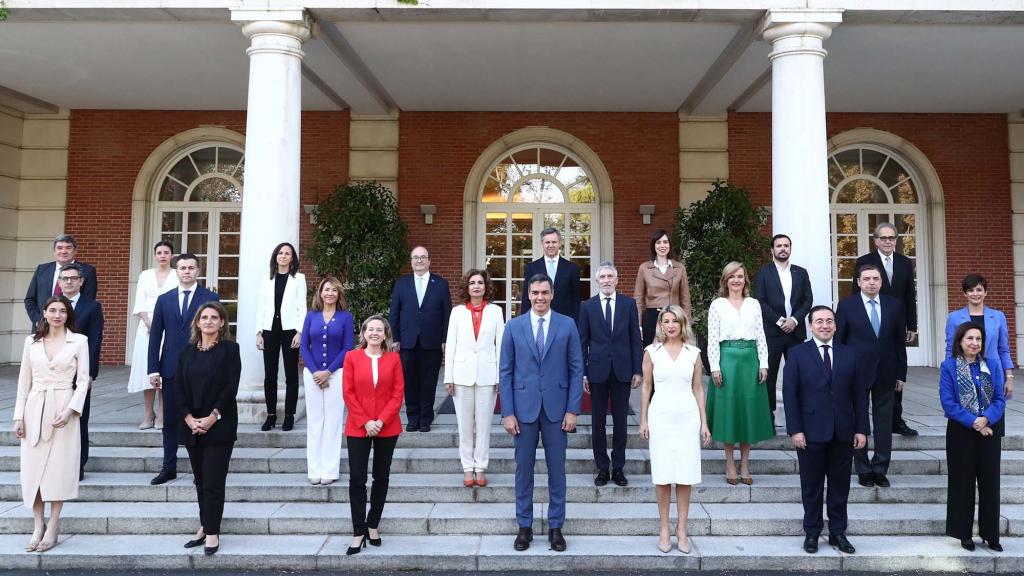 Última foto de familia del Gobierno de coalición de la XIV Legislatura, tras la remodelación de abril de 2023.