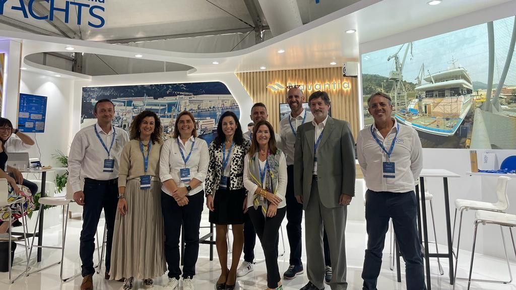 La delegación del puerto de Cartagena, Navantia y Yacht Port en el salón náutico Mónaco Yacht Show.