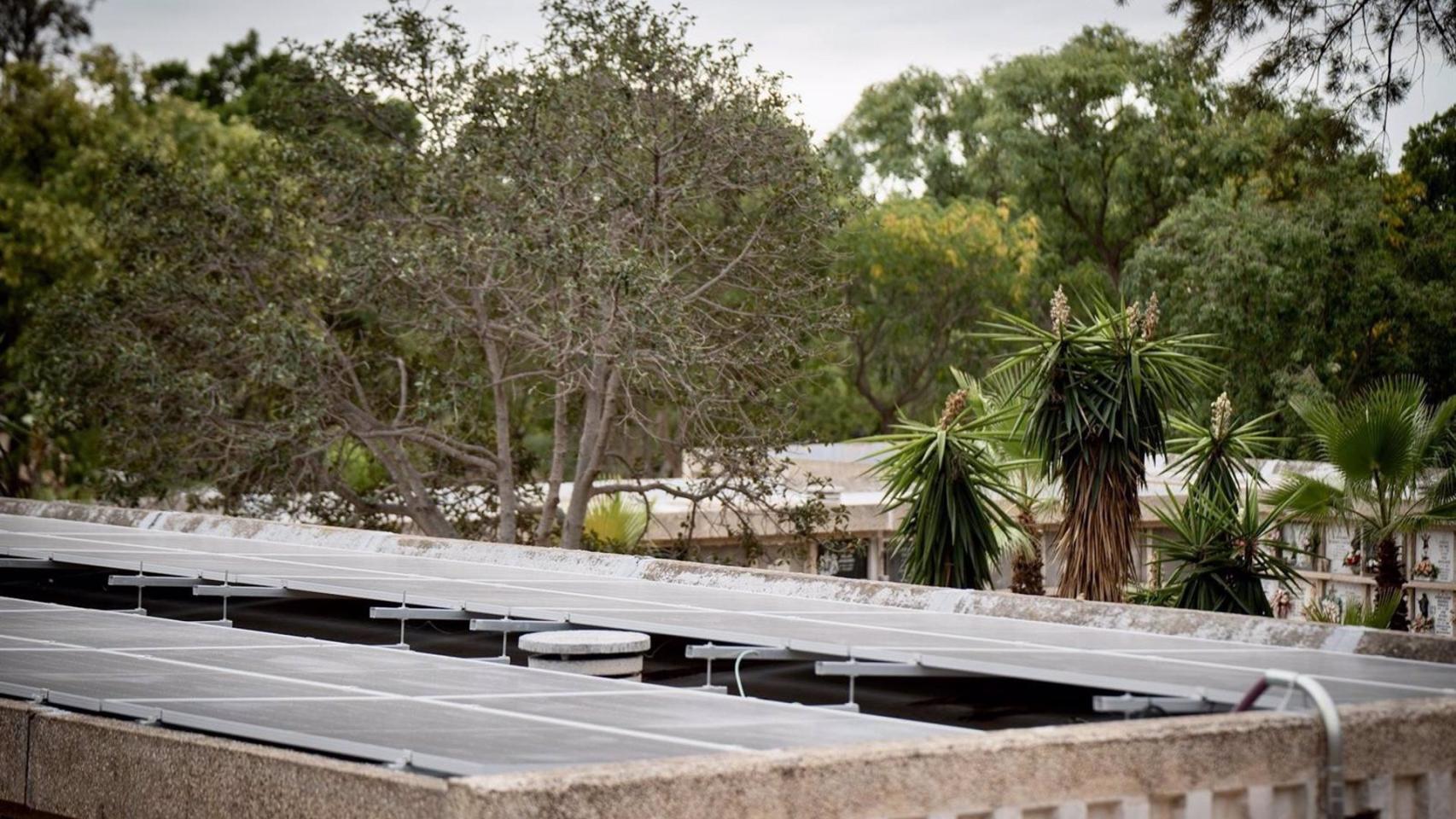 Imagen de archivo del parque fotovoltaico del cementerio de San Gabriel.