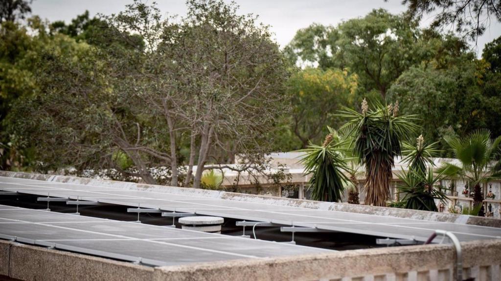 Imagen de archivo del parque fotovoltaico del cementerio de San Gabriel.