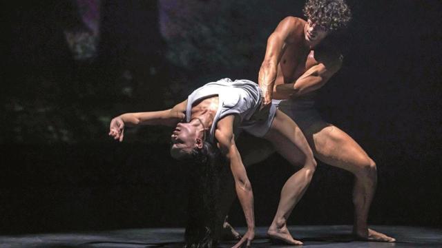 Madeline Wong y  Oscar Comesaña, en un momento de 'Faun'. Foto: Gregory Batardon