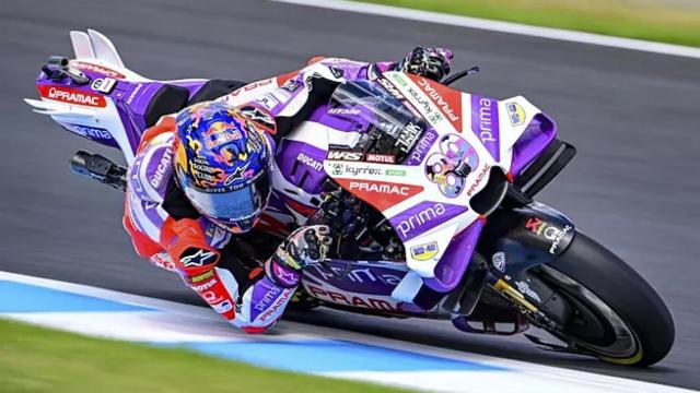 El español Jorge Martín pilota su Ducati Desmosedici GP23, durante la carrera al sprint en Motegi.