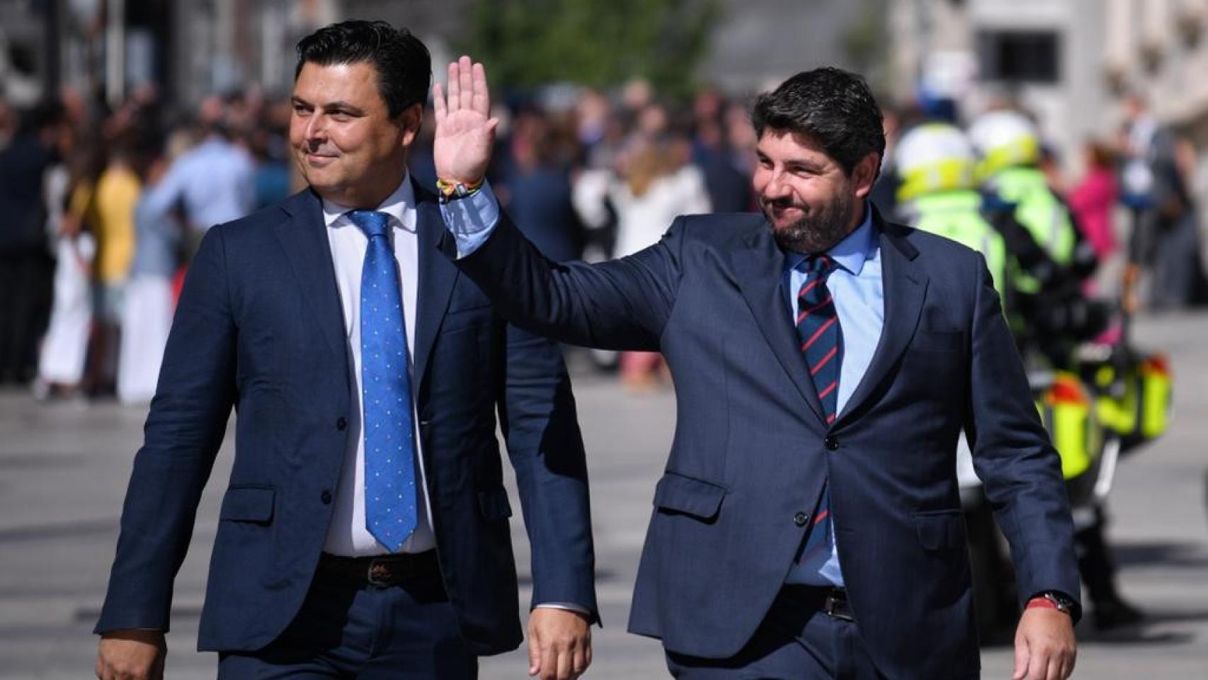 El presidente murciano, Fernando López Miras, esta semana, en Madrid, apoyando la investidura del líder nacional del Partido Popular, Alberto Núñez Feijóo.