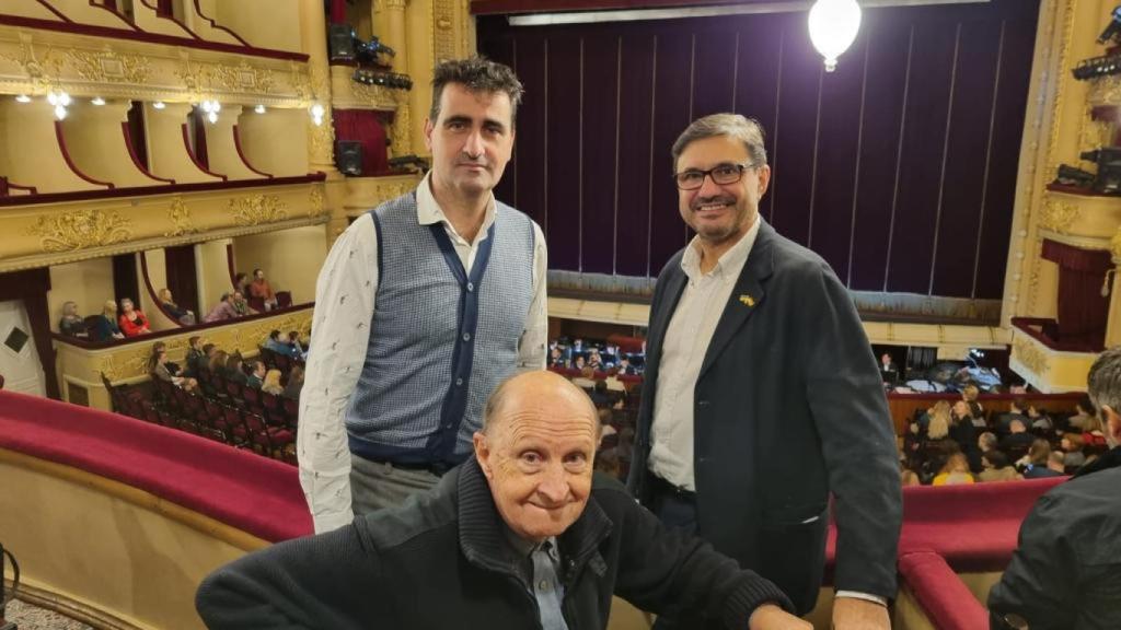 De izquierda a derecha: Ignacio García, José Gabriel Antuñano y Ricardo López-Aranda, embajador de España en Ucrania.