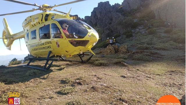 Evacuación de la mujer en Herguijuela de la Sierra