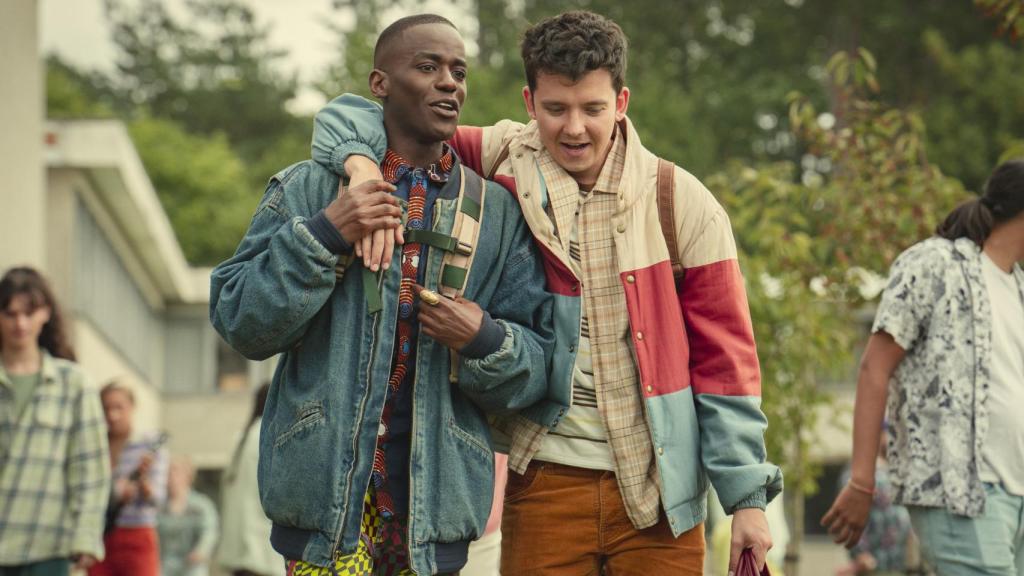 Eric y Otis en la temporada 4 de 'Sex Education'.