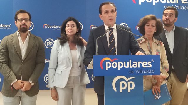Conrado Iscar junto a diputados y senadores