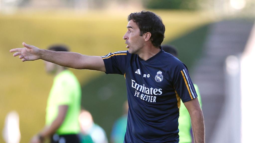 Raúl González, dirigiendo al Real Madrid Castilla