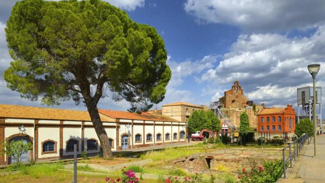 conoce el tren desde Madrid que te lleva a conocer el mayor yacimiento de mercurio del mundo: tiene más de 2.000 años.