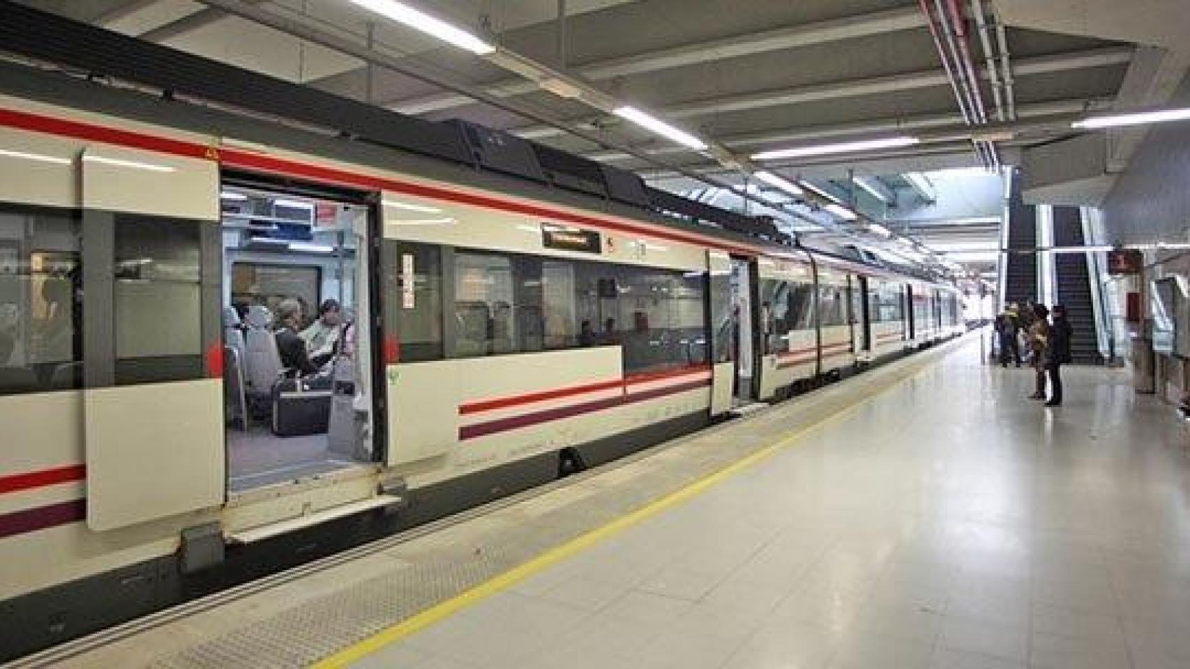 Interior de una de las estaciones del tren de Cercanías de Málaga.