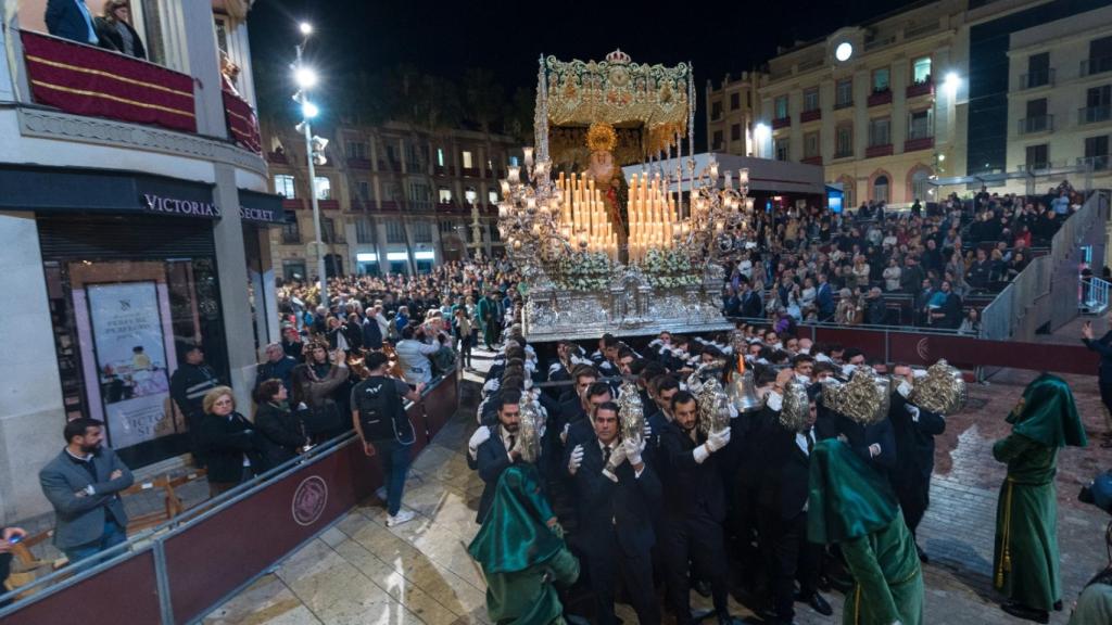 La Virgen de Gracia y Esperanza, durante la procesión del Lunes Santo.