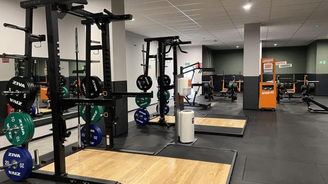 Imagen interior del nuevo gimnasio de Basic-Fit en la zona de Héroe de Sostoa.