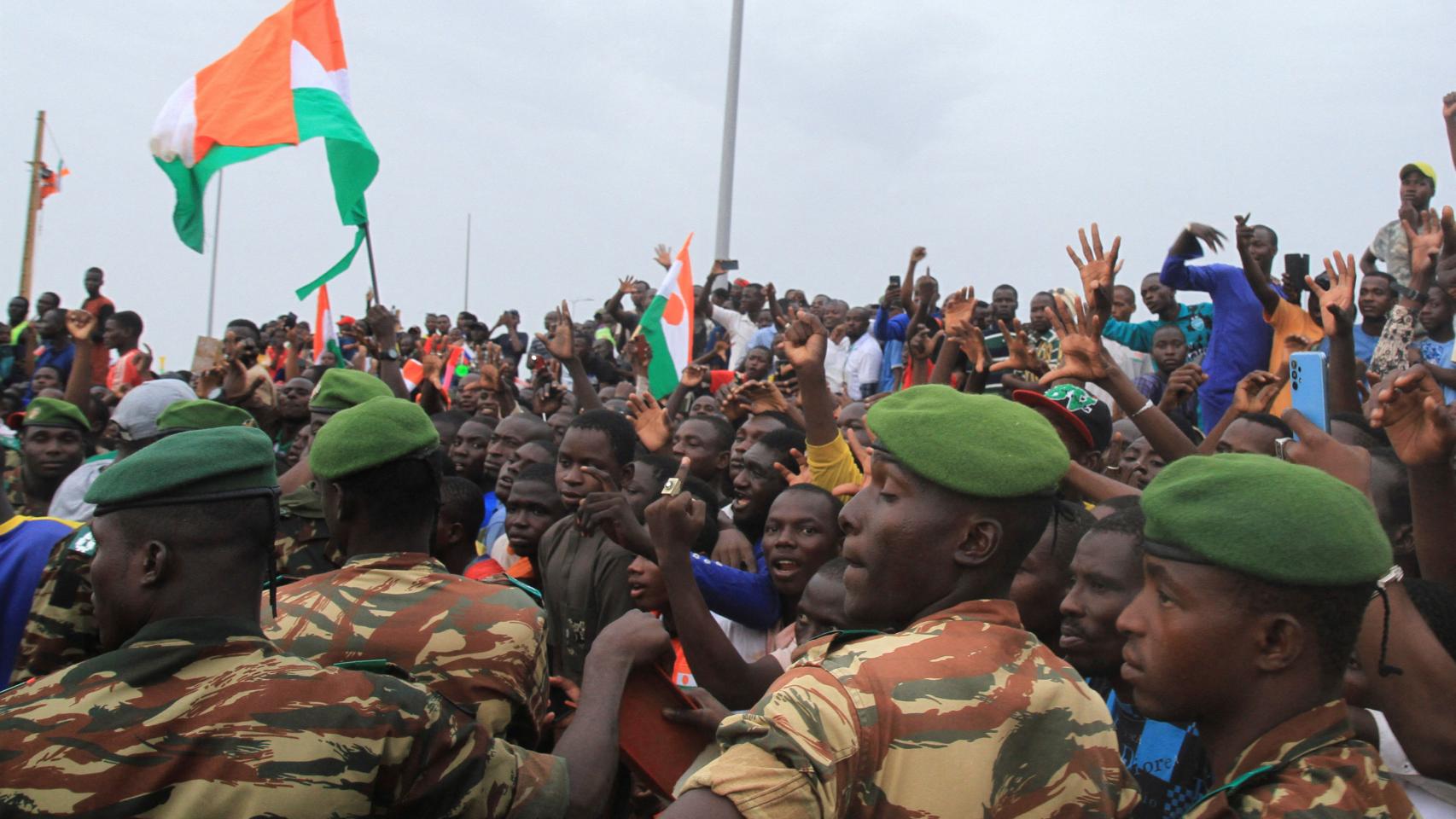 Miles de nigerianos protestan en la capital, Niamey.