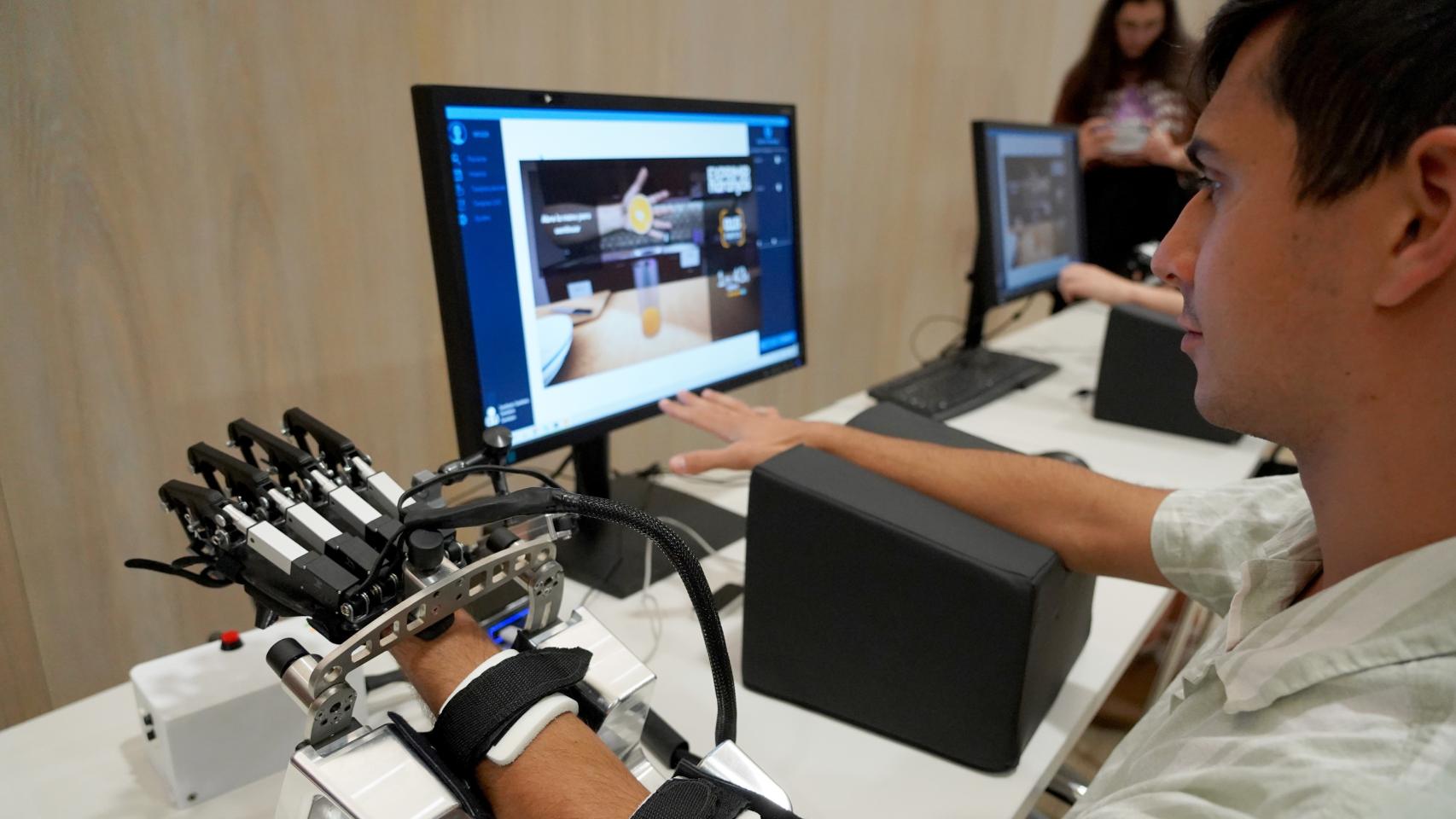 Exoesqueleto de mano para mejorar la movilidad de los pacientes post-Covid