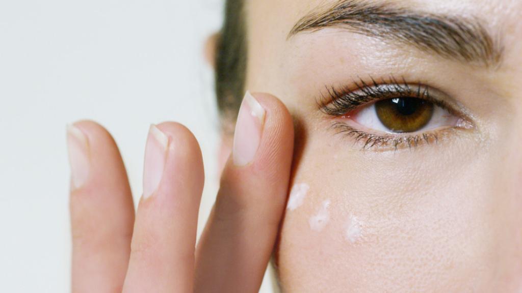 Elimina las ojeras y bolsas de forma rápida con estos dos remedios caseros