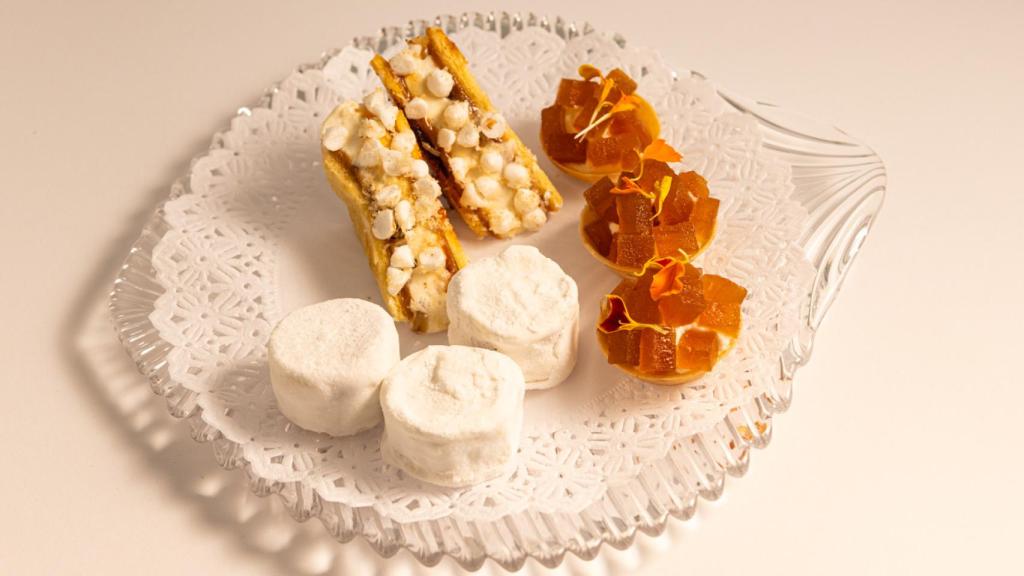 Los dulces de la cena temática de Narda Lepes.