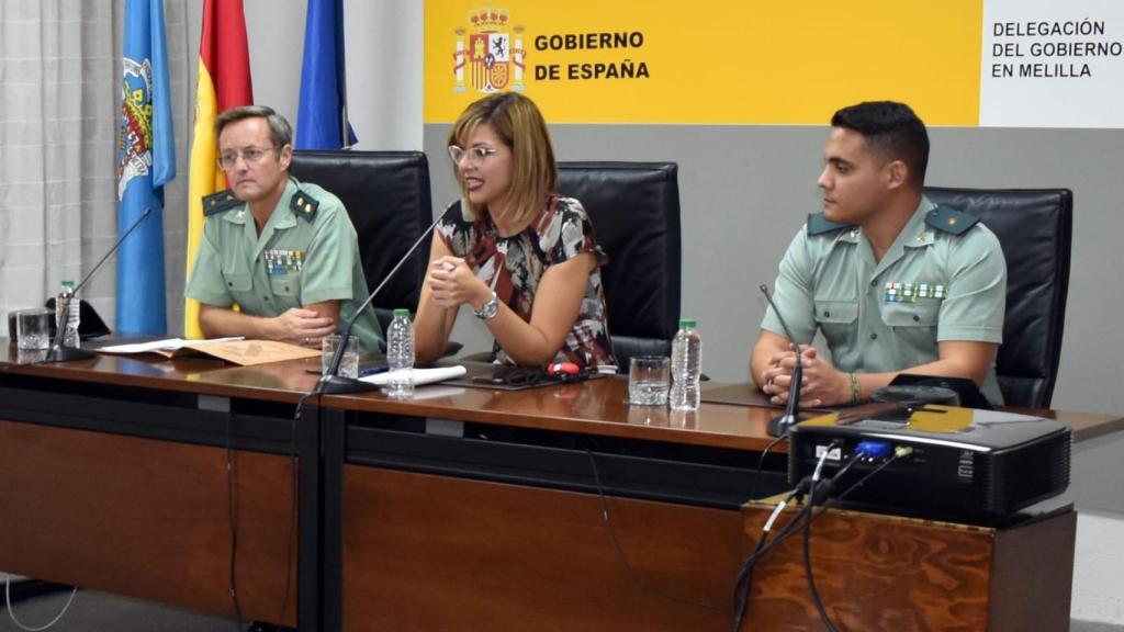 Los Guardias Civiles enviados a Melilla  en el acto de presentación en la Delegación de Gobierno por la delegada, Sabrina Moh.
