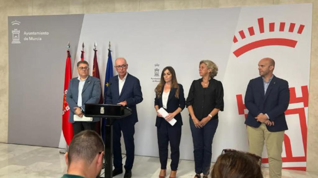 Los dos concejales en rueda de prensa tras la tragedia de las discotecas.