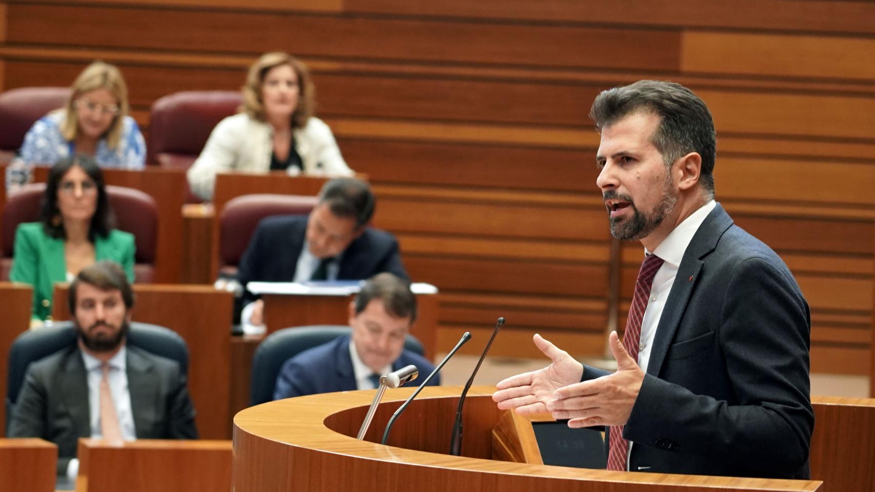 El secretario general del PSCyL, Luis Tudanca, durante un pleno de las Cortes.