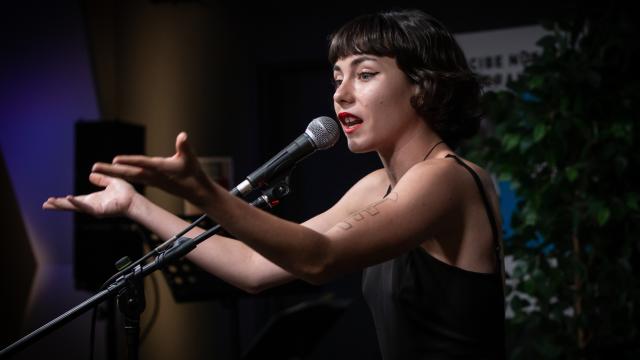 Elsa Moreno durante su actuación en la final del Premio #LdeLírica, el pasado sábado en Ámbito Cultural de Callao, en Madrid.