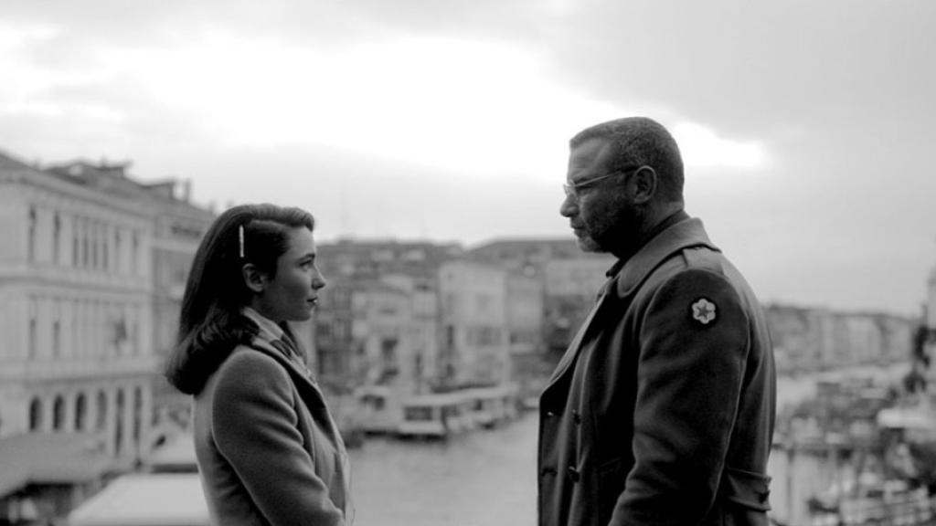 Liev Schreiber es Richard Cantwell, 'alter ego' de Hemingway, enamorado de la joven Adriana Ivancich, interpretada por Matilda de Angelis