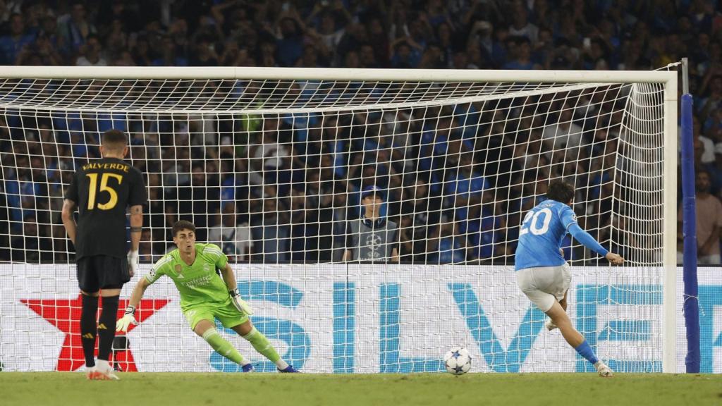 Lanzamiento de penalti de Zielinski.