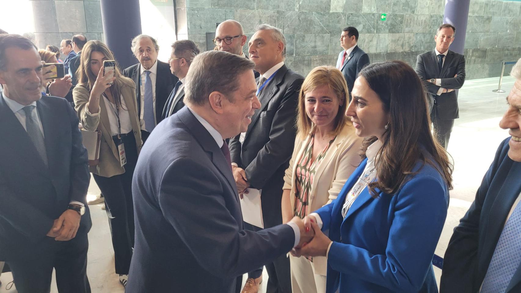 La consejera de Murcia Sara Rubira con el ministro Luis Planas en la inauguración de la feria.