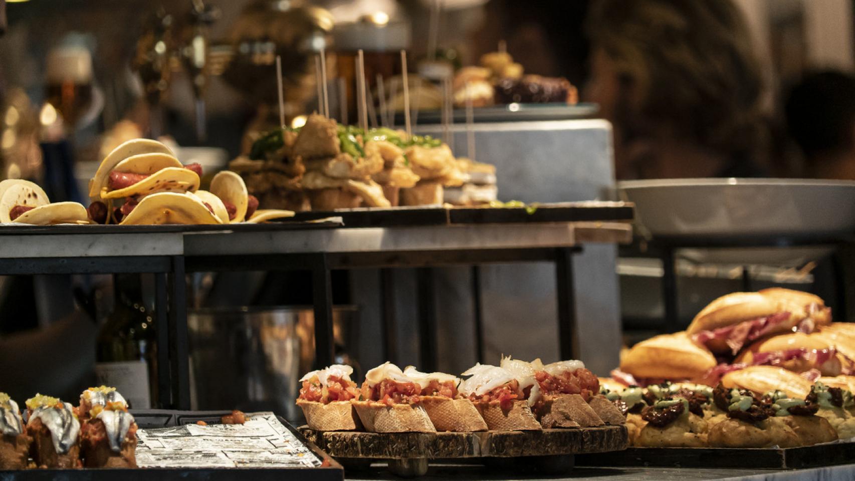 Conoce el bar con los mejores pintxos de Madrid: une la gastronomía vasca y andaluza.