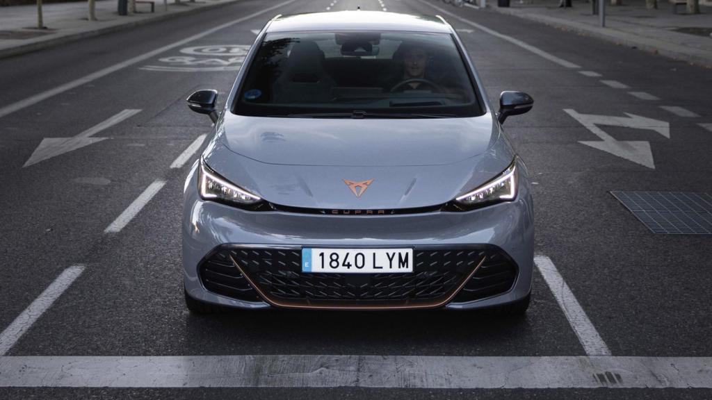 Este Cupra Born con 77 kWh de batería puede superar los 500 km. de autonomía.