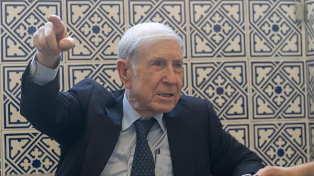 Shlomo Ben Ami, durante la entrevista en los pasillos de la Universidad de Comillas.